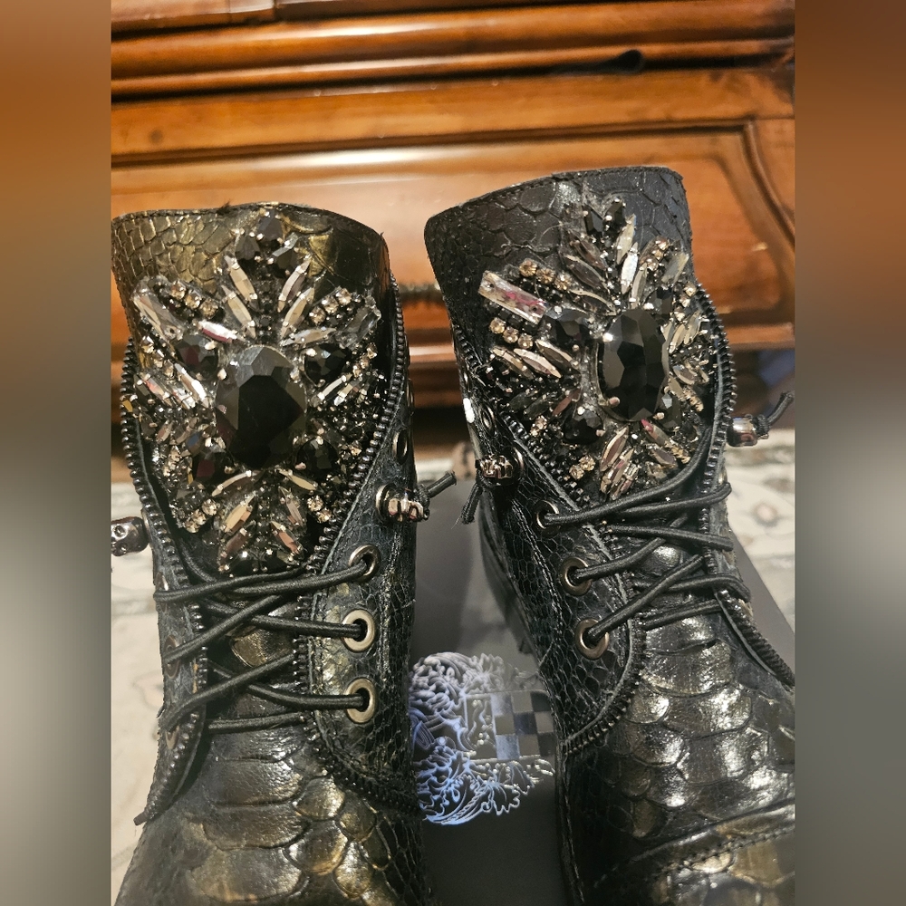 SOLD Vince Camuto Black VE-Sefella Boots/Booties ?